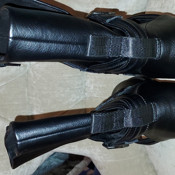 Boots - Picture 5 of 6